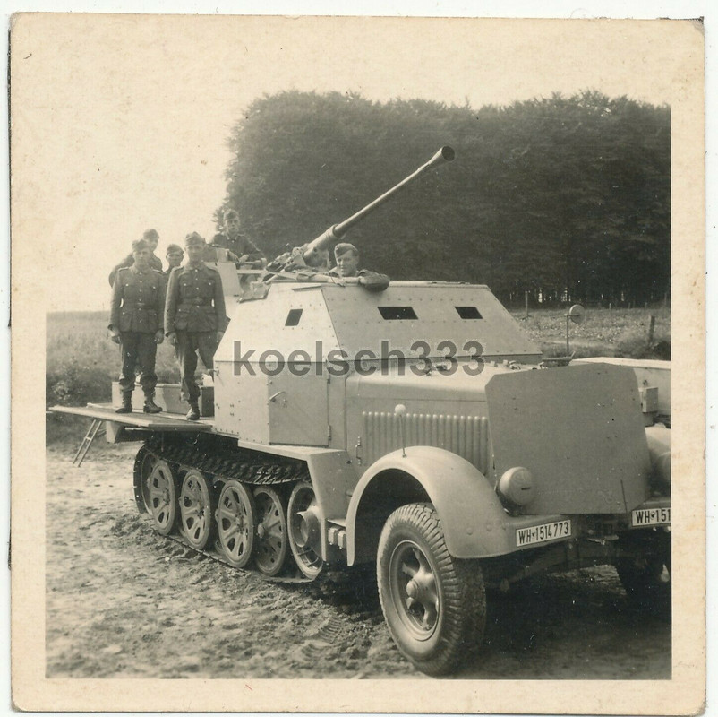Foto 3,7cm Flak(Sf) auf Panzer Halbkette Sd.Kfz.7-2 in Hoyerswege Pz.Jg.Abt. 291d