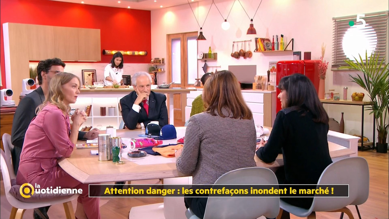 27 December - 10.45.00 - La quotidienne. Entourés d'experts-chro
