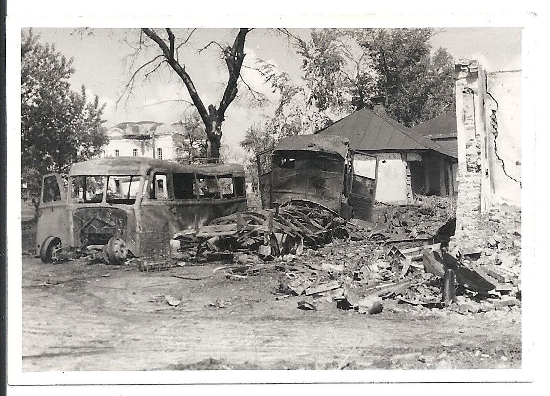 Orig.Foto zerstörter Bus LKW Ruinen in Russland 
