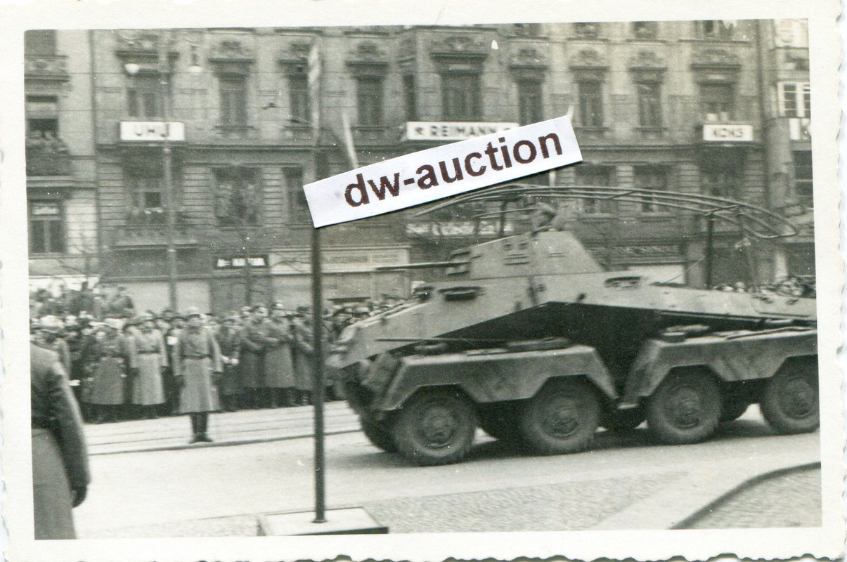 Panzer Spähwagen in Prag