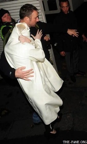 11-6-09-Hotel-in-London.webp
