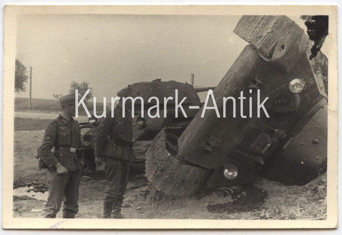 Foto Wehrmacht Gebirgsjäger Artillerie Regt. 79 Russland Beute Panzer T34,