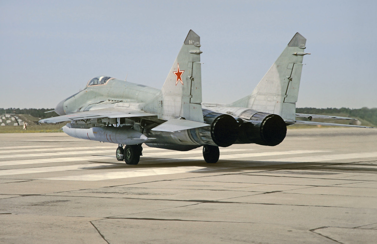 787. IAP, Mig-29 84 white (3)