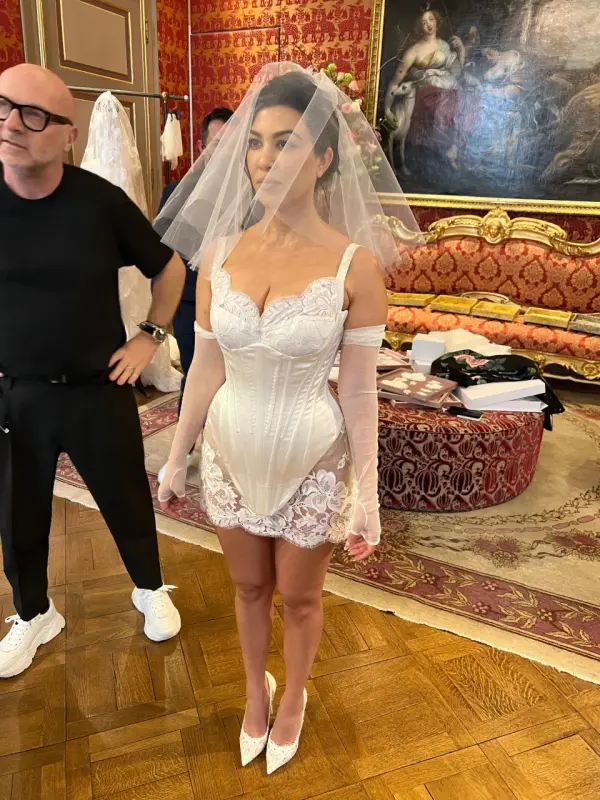 KK-TB-DOLCE-GABBANA-FITTINGS-COURTESY-OF-KOURTNEYKARDASHIAN-2