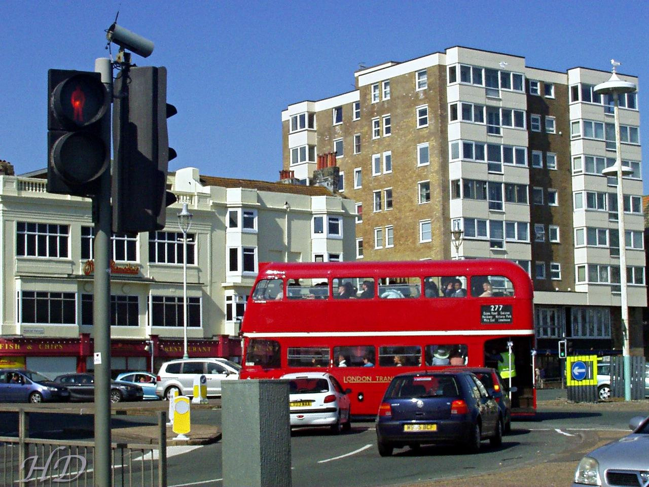 Red-london-bus-routemaster-HD.jpg
