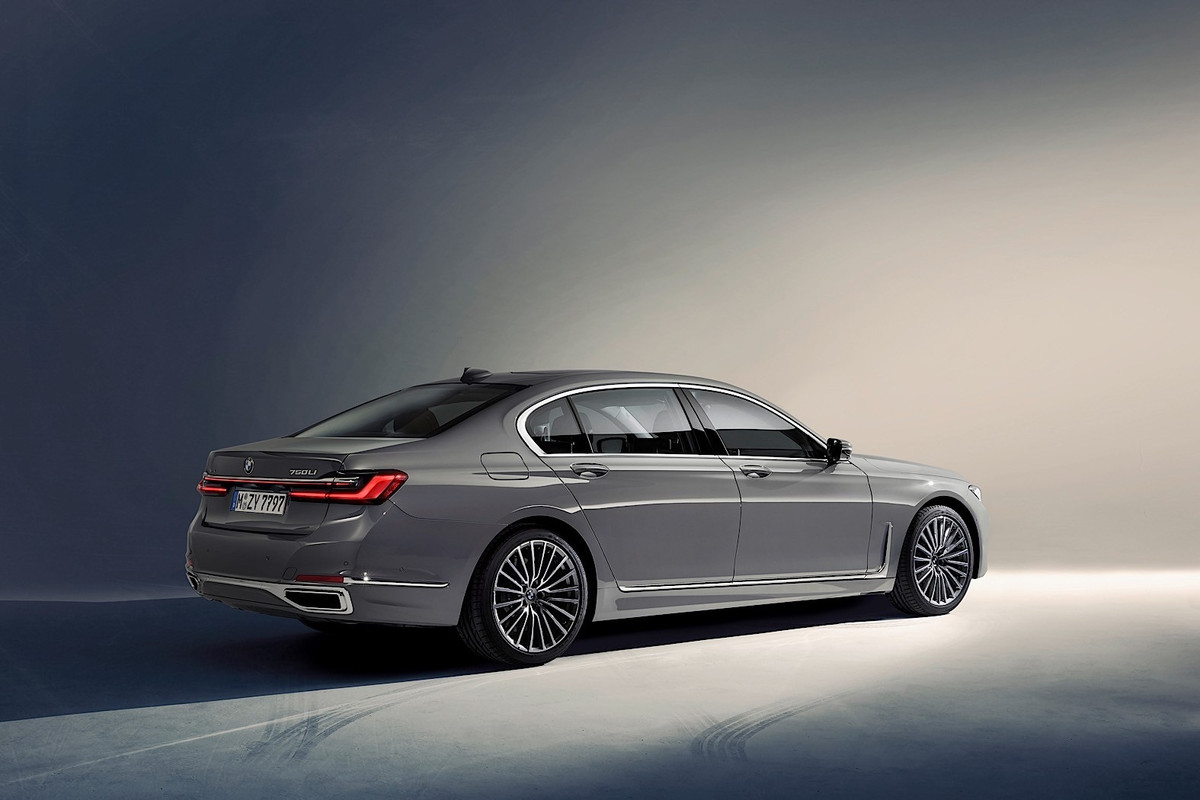 2020 BMW 7 Series (2)