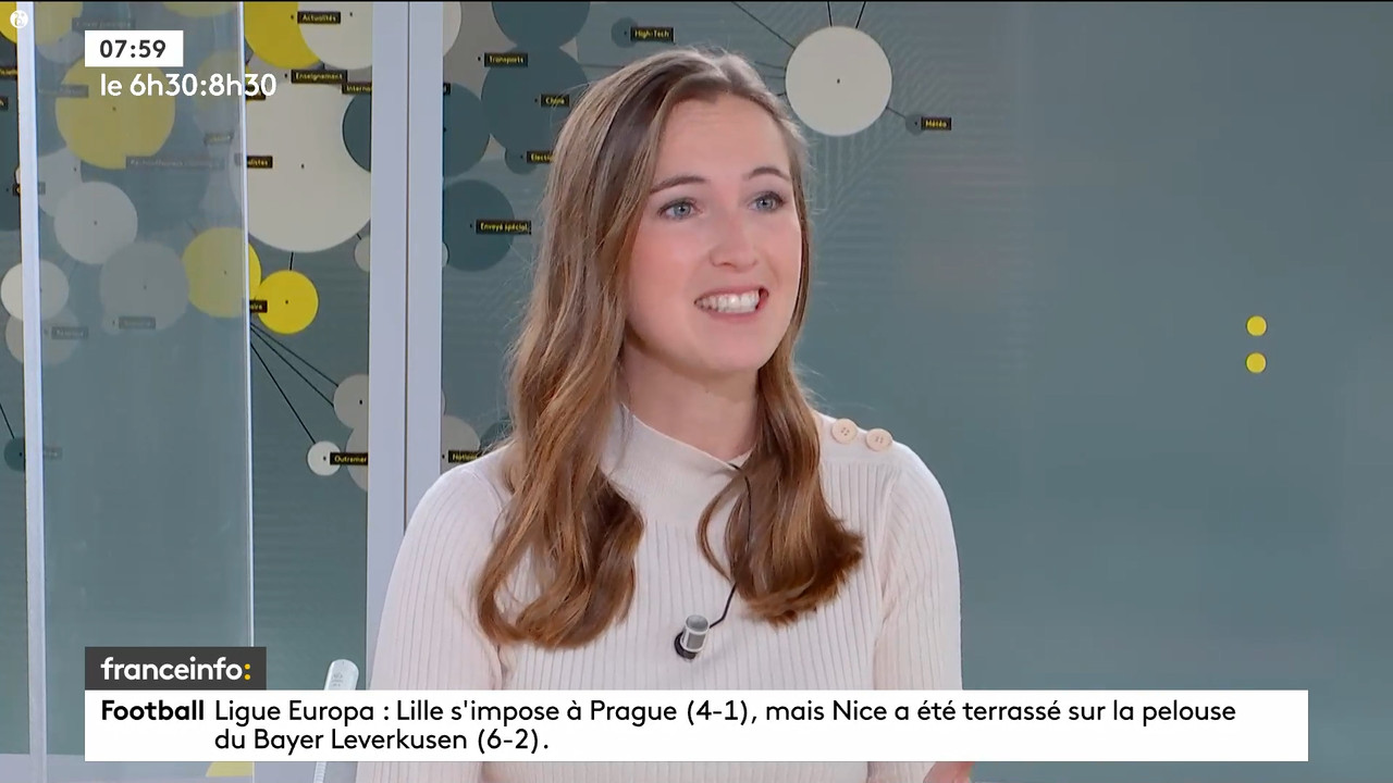 10.23 - 05.29.00 - 9h30. Entre JT, chroniques, invités et revues de p....ts_snapshot_01.36.54.785