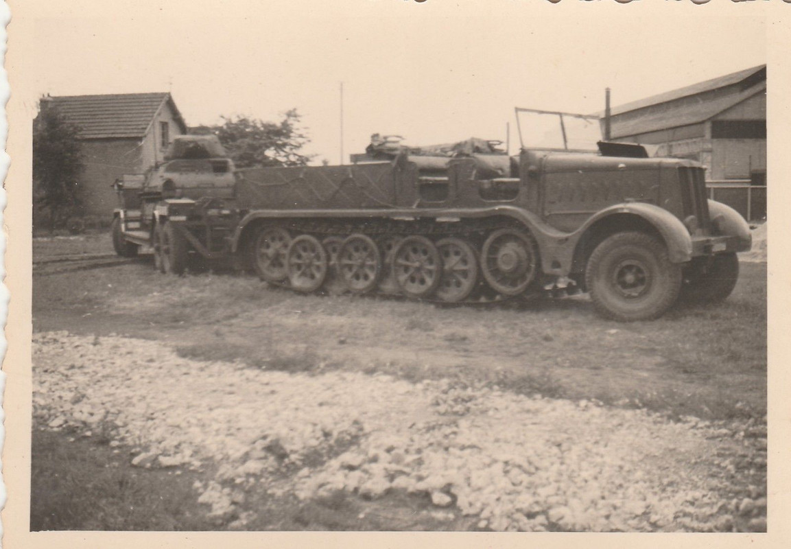 Frankreich,deutscher Sd Kfz9 18to mit franzö.Pan