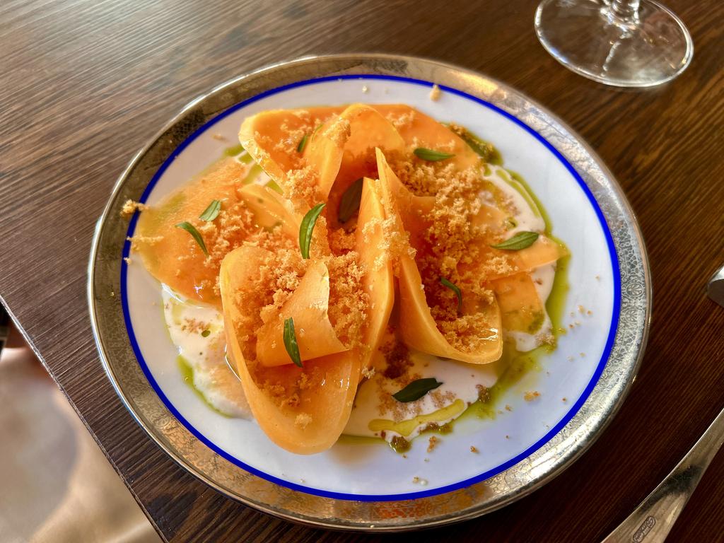 Жаркий сентябрь на побережье Тирренского моря.