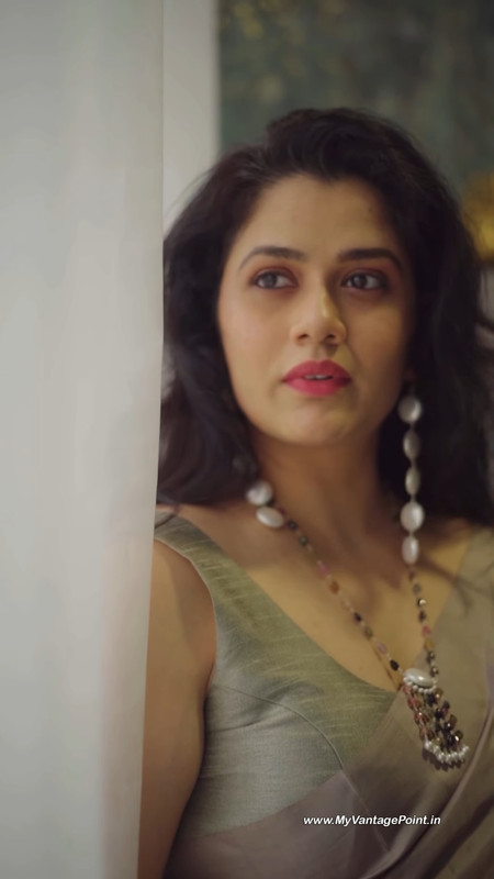 15-Actress-Girija-Oak-Godbole-in-Silk-Saree-for-Jewellery-Ad-Film-My-Vantage-Point