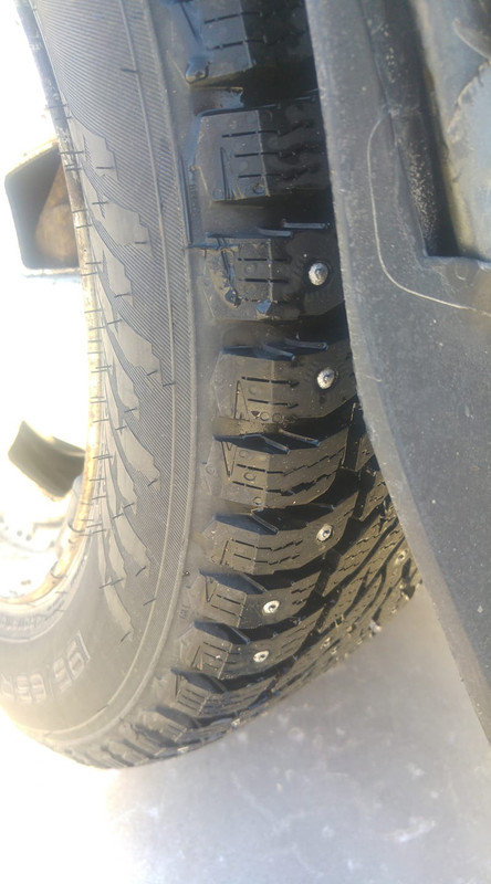 SAAB90-WinterbandenMetSpikes