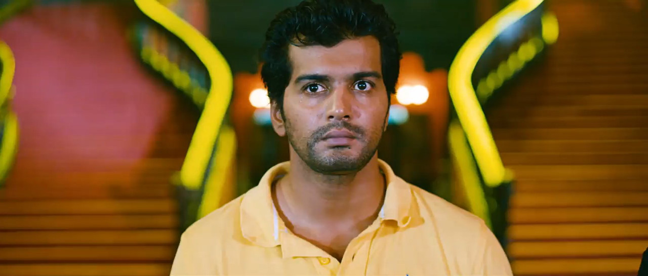 Aranmanai 2014 WebRip [Hindi + Tamil] 480p, 720p ESub Screenshot