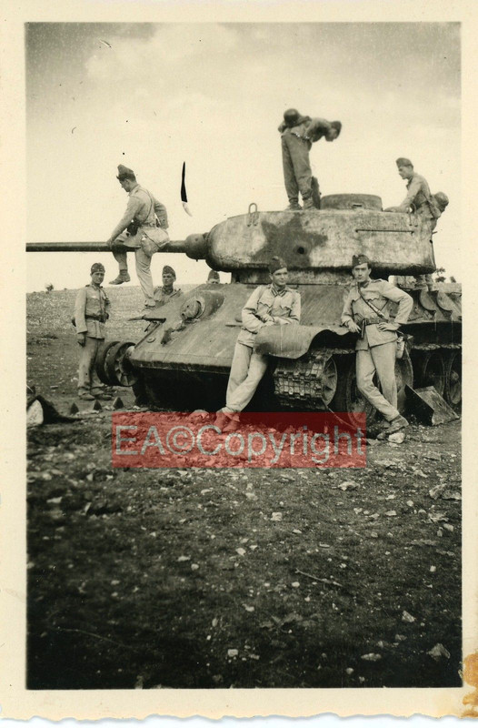 1944 Russland Kämpfe Panzer Tank T-34 Foto