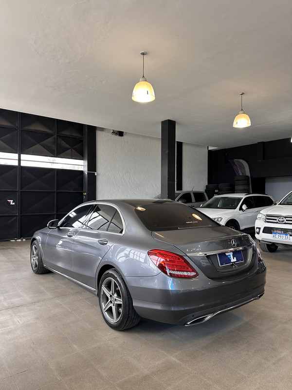 Mercedes Benz C250 - 4
