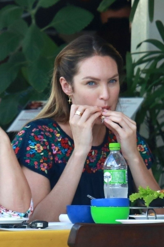 pregnant-candice-swanepoel-out-for-lunch-in-espirito-santo-04-23