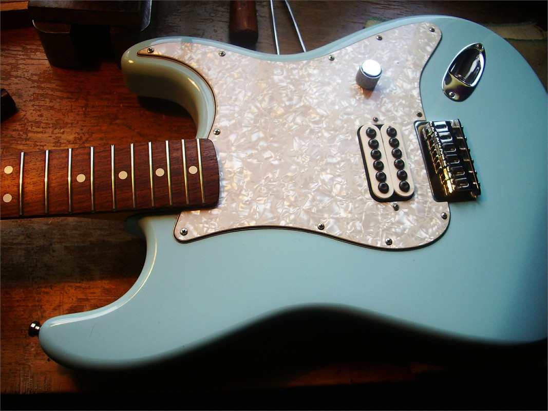 F.Strat Tom Delonge 2002-2