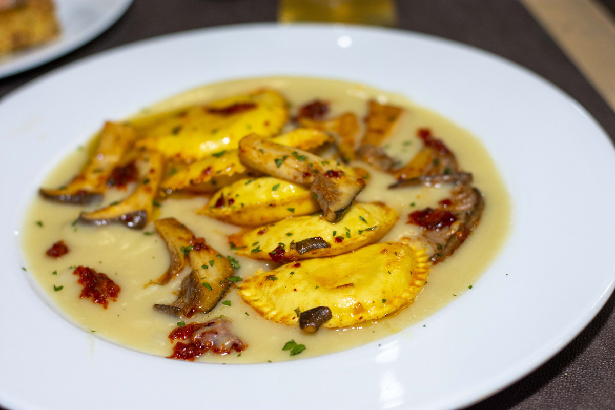 Ravioli ai porcini, fave e 'nduja
