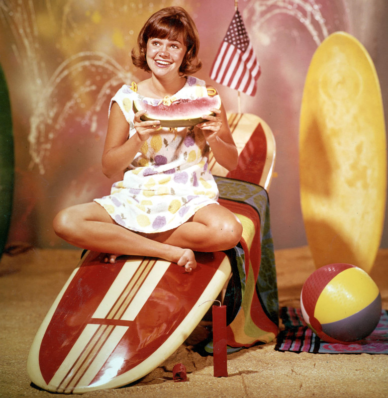 Sally_Field_a64
