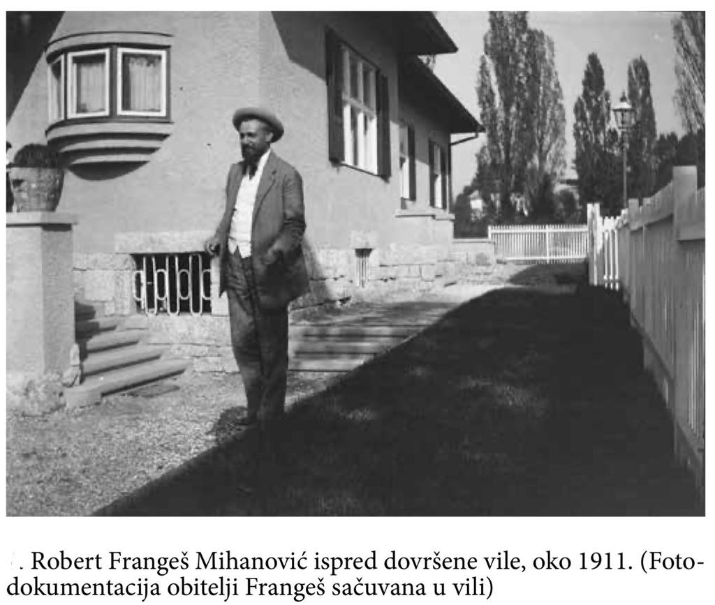 Robert Frangeš Mihanović ispred vile