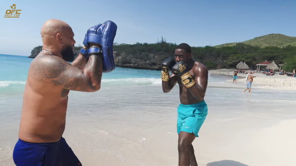 Майкъл Боапеа се готви в Кюрасао за GLORY Collision 8