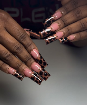 Custom nail set by Liz