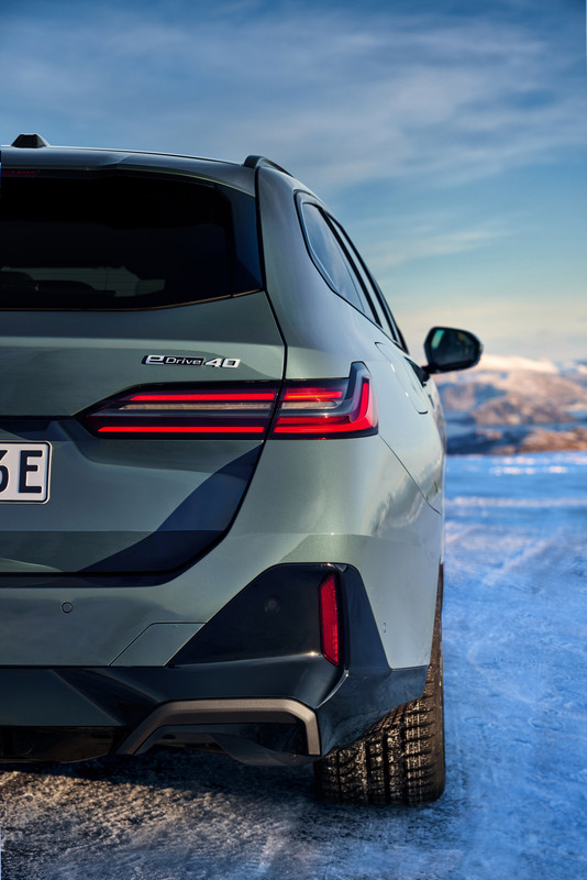 P90537260_highRes_the-new-bmw-i5-edriv