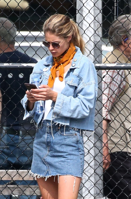 doutzen-kroes-in-denim-skirt-at-a-park-in-new-york-05-07-2018-4
