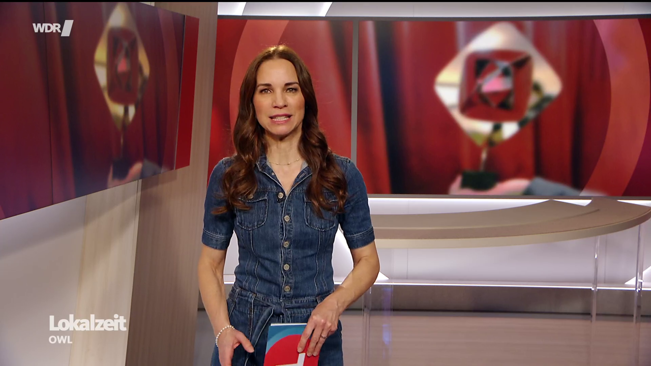 Kristina Sterz WDR Lokalzeit OWL 24 04 2026 90X Caps 81