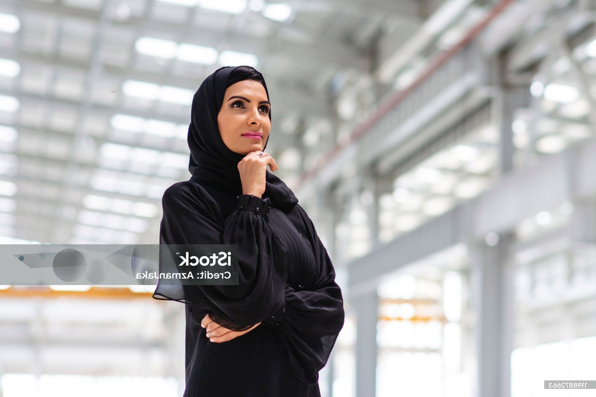 C:\Users\lenovo\Pictures\Saved Pictures\muslim woman\istockphoto-1198872663-2048x2048 (tagliata 0).jpg