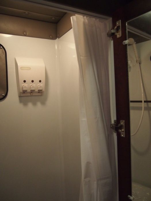 С таким грузовиком и дом не нужен