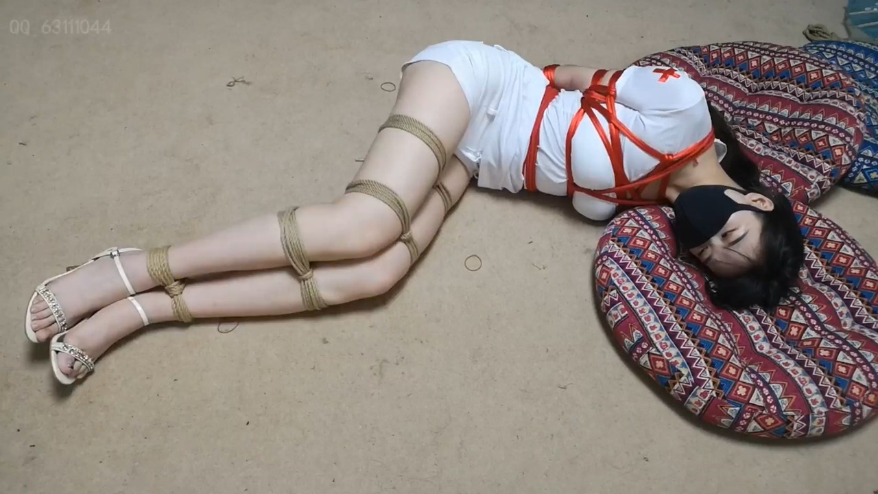 随心原创 大长腿杨蕊 白皙 粉嫩 红绳捆绑双腿 兔子蹦挣扎逃脱.mp4_20200708_185234.093