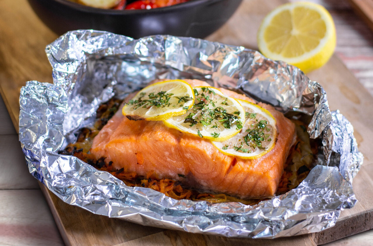 Salmón al papillote con limón y vegetales