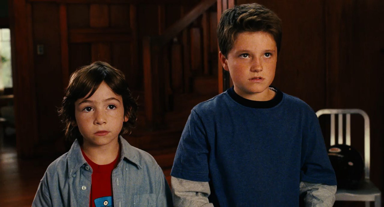 Zathura: A Space Adventure 2005 BluRay [Hindi + English] 480p 720p ESub Screenshot
