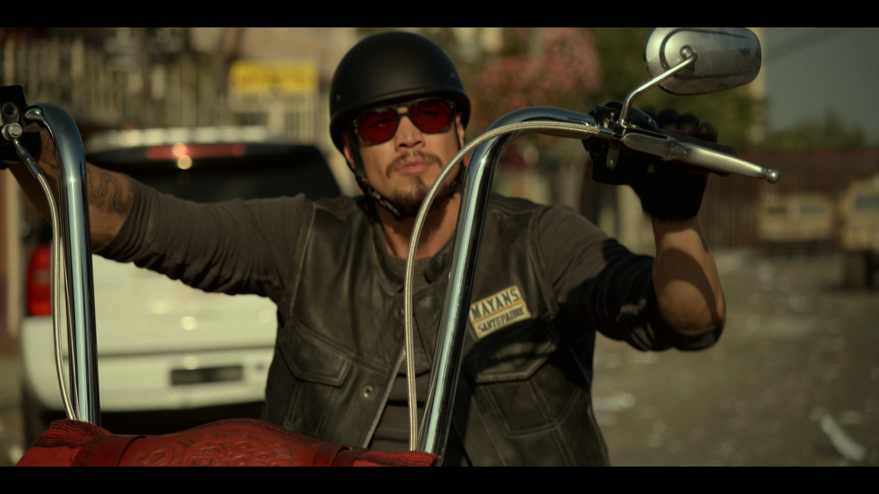 Mayans.M.C.S03E01.Pap.Struggles.with.the.Death.Angel.1080p.AMZN.WEB-DL.DDP5.1.H.264-NTb.mkv_snapshot