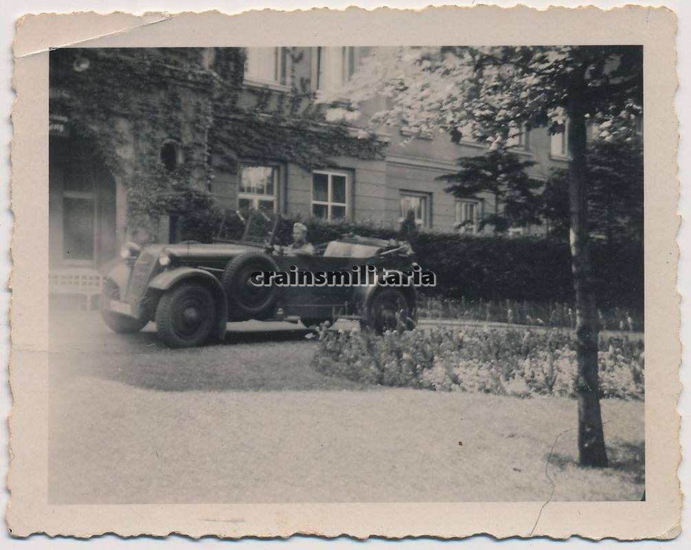 Orig. Foto Soldat in Adler 3 Gd Kübelwagen Pkw
