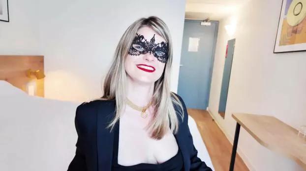 JacquieEtMichelTV – Alice – 34 years old, bank manager in Paris!