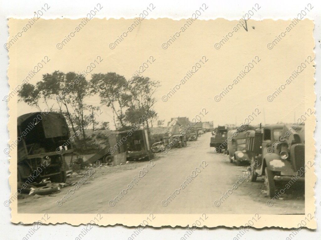 Foto, Wehrmacht, zerstörte Fahrzeuge vor Dünkirc