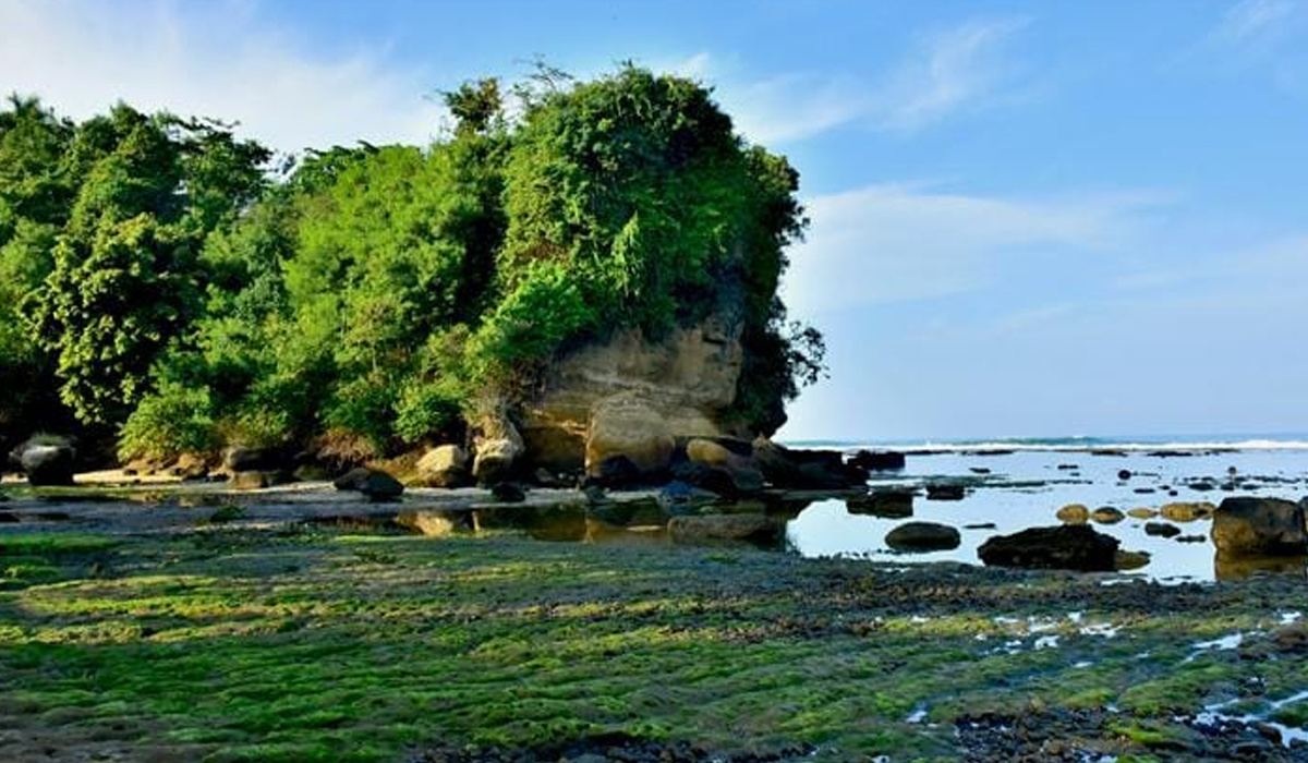 Menelusuri Wisata Alam Pantai Cidora yang Sangat Menakjubkan di Jawa Barat