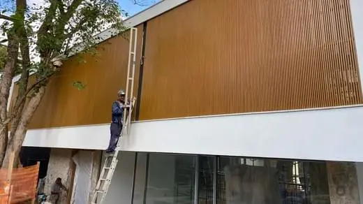 Funcionários trabalhando na fase de acabamentos da nova Residência São Paulo 2