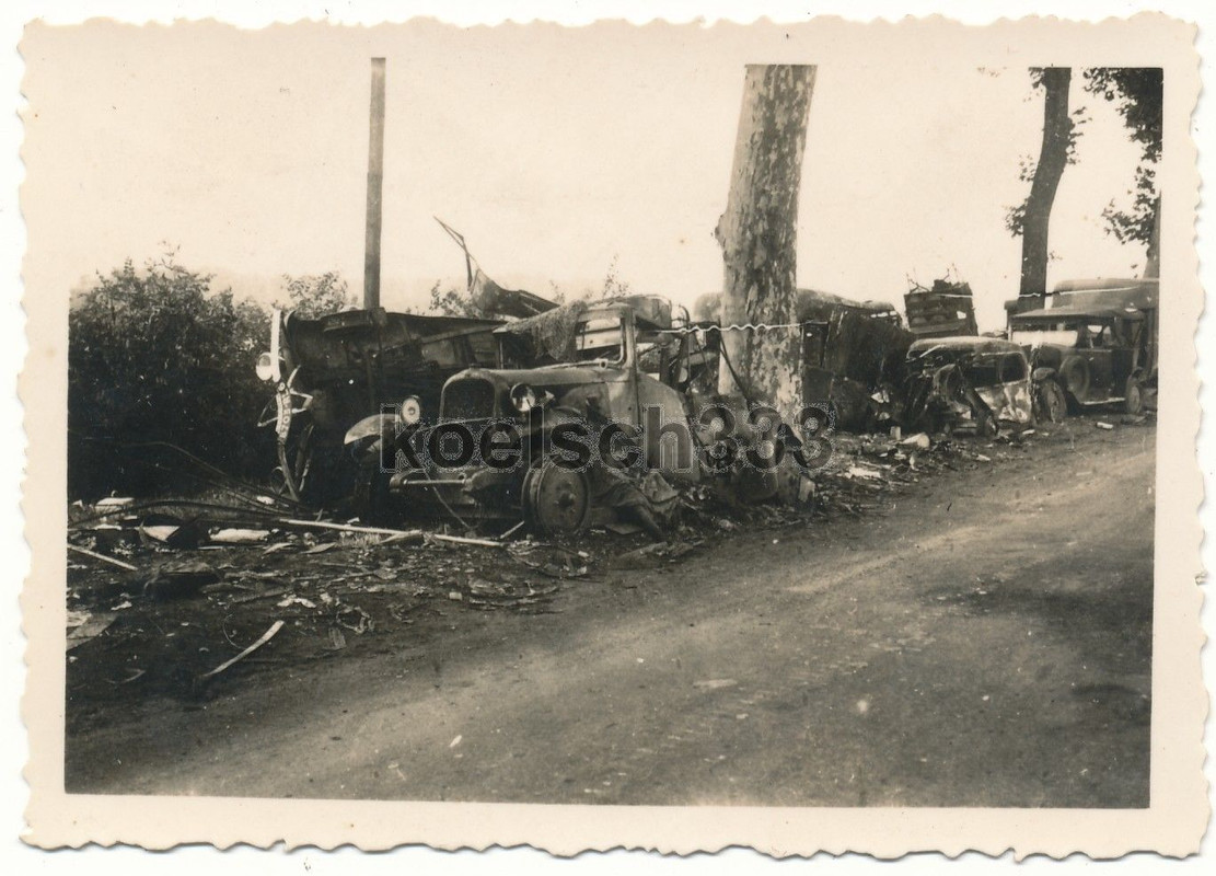 Foto Westfeldzug 50. ID französische PKW LKW Wra