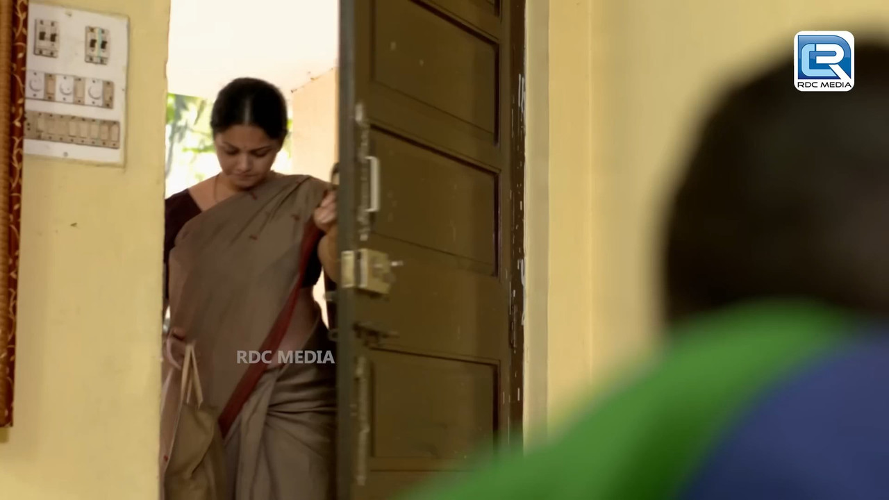 Anuya bagath saree scenes from crime alert.mp4_snapshot_00.18.804