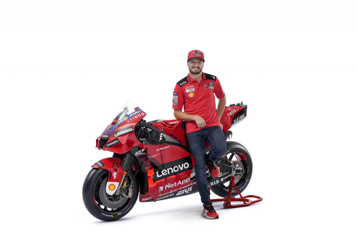 Ducati представили Desmosedici GP22