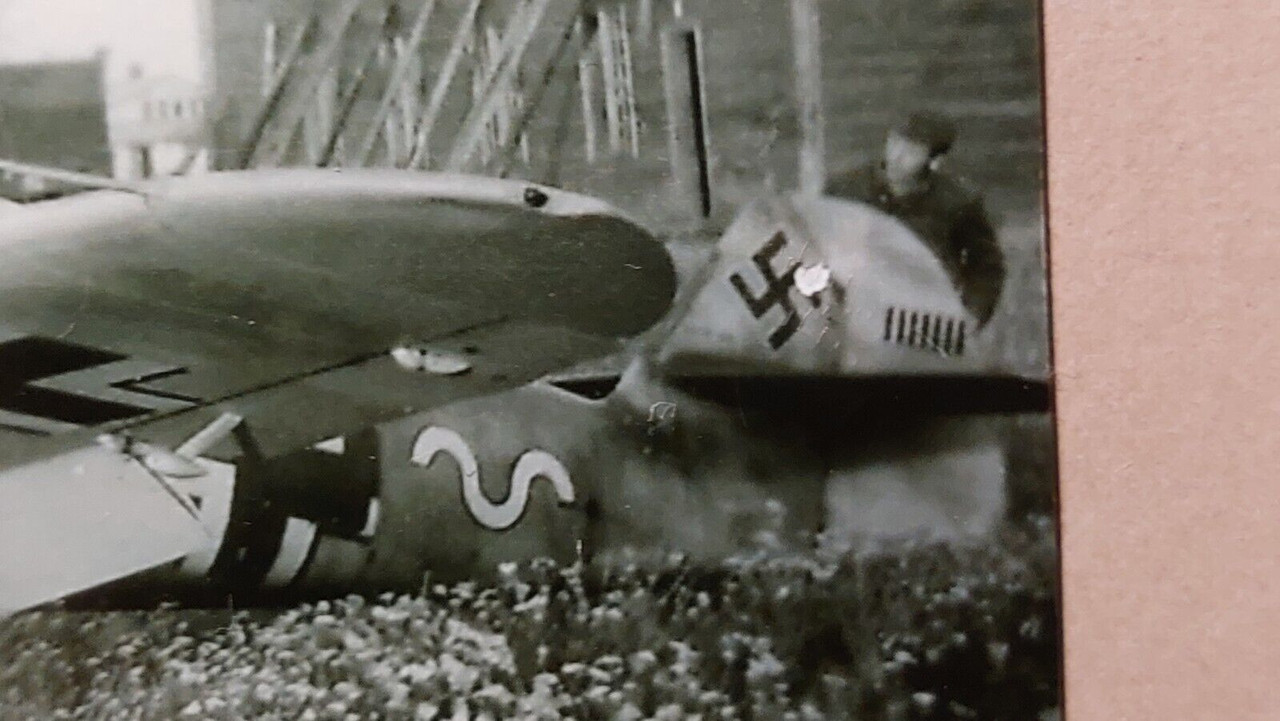 Foto Repro 2.WK Jagdflugzeug Me 109 Abschüsse 7 Staffelabzeichen Wolchow Pilot (2)