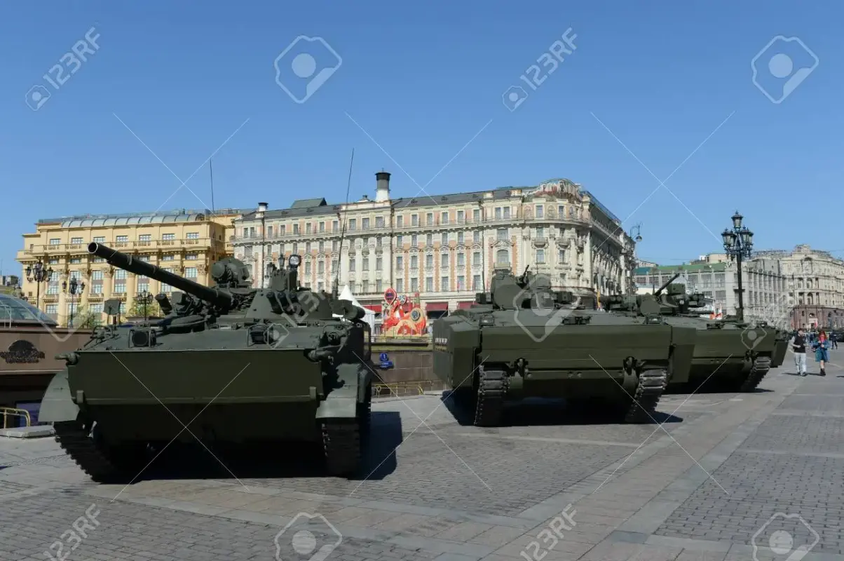 61738710-infantry-fighting-vehicles-bmp-3-and-object-695-on-a-tracked-platform-kurganets-25.webp