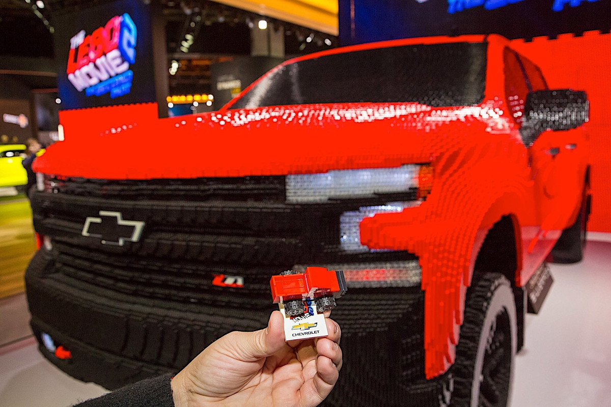2019 LEGO Chevrolet Silverado 1500 LT Trail Boss (12)