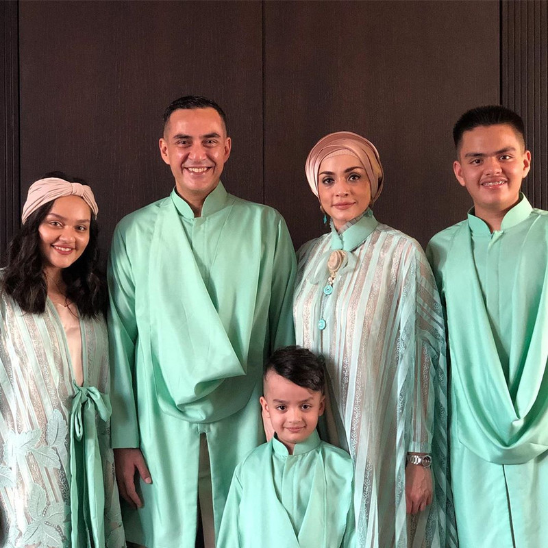 7 Potret harmonis keluarga Ferdy Hasan yang jarang disorot
