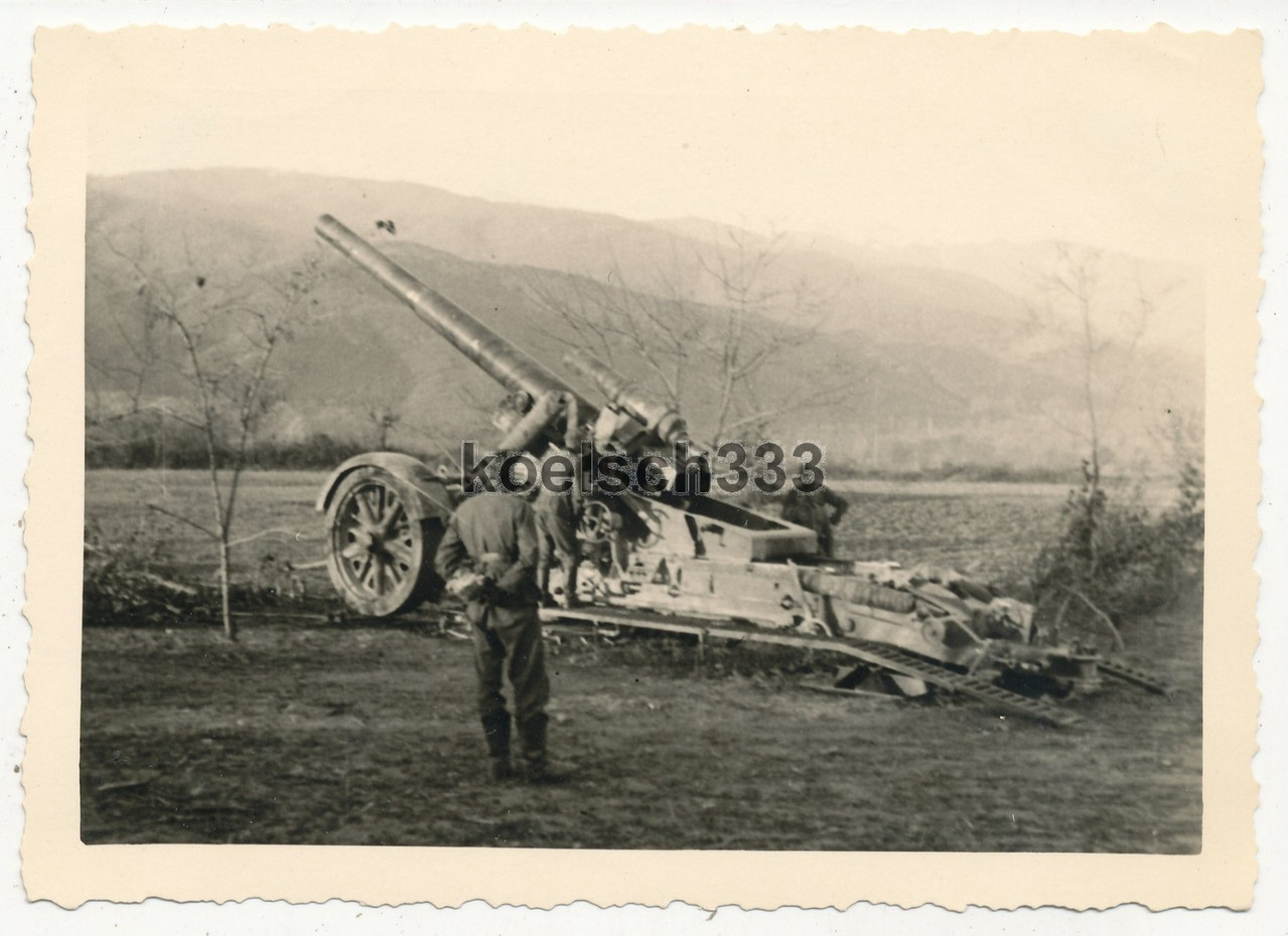 Foto Kanoniere der Wehrmacht am 21cm Mörser in Feuerstellung in Rumänien 1941 (2)