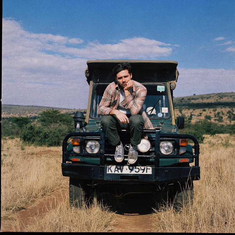 Brooklyn Beckham adalah seorang model dan fotografer sekaligus anak sulung dari pasangan selebritas, David dan Victoria Beckham. 