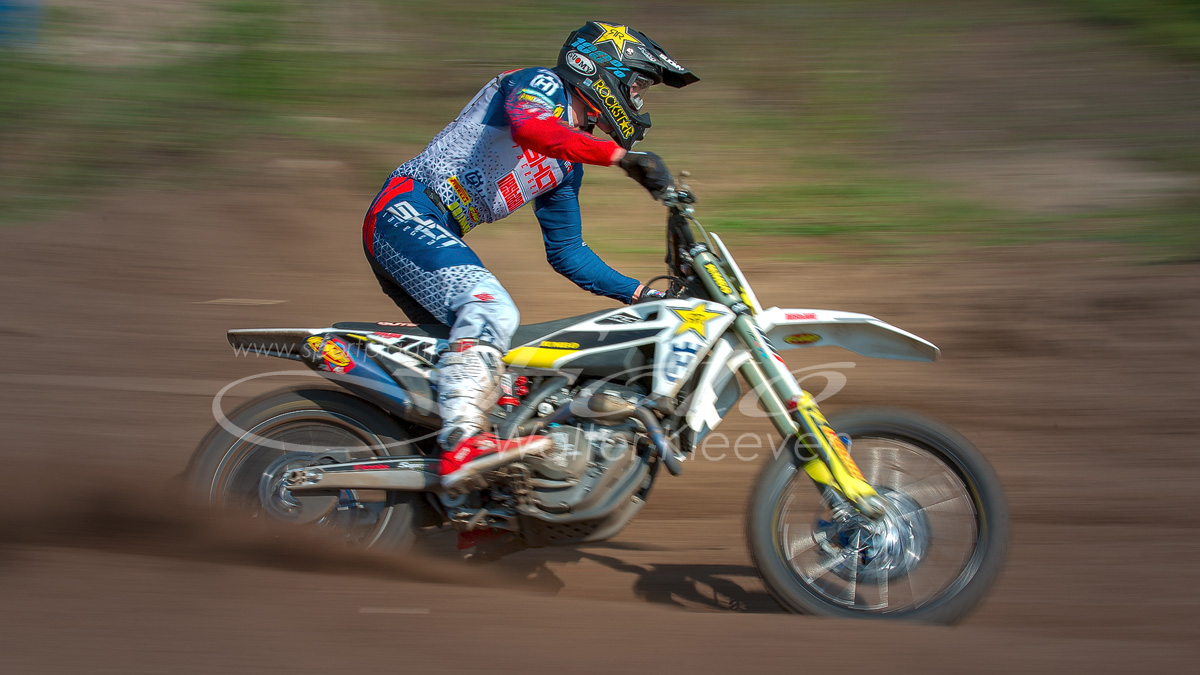 IMAGE: https://i.postimg.cc/RhSBjTkZ/243929-11-04-2019-De-Landsard-Eindhoven-sportplaatje.jpg