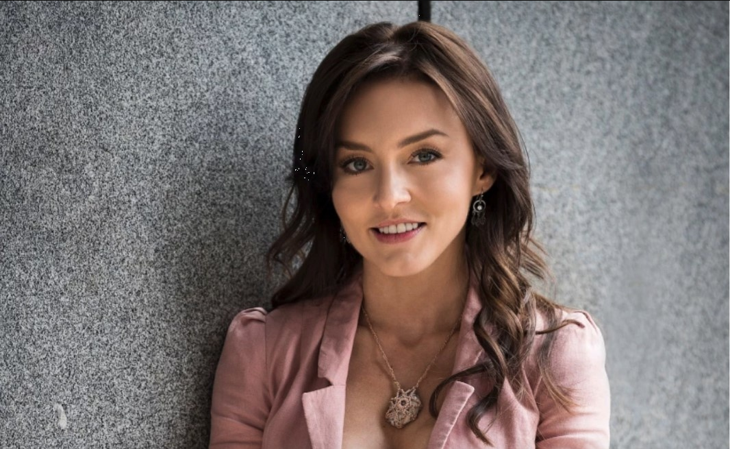 Angelique Boyer ignora por completo a un reportero de “Ventaneando”